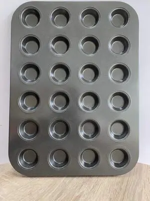 [BBNST002] MUFFIN TRAY - 24 HOLE